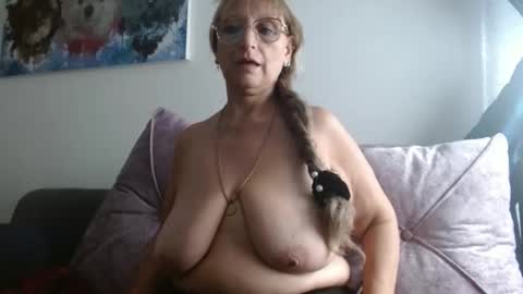 Snapshot of lilhy_mcfly chatting on May 20, 2026, 7:53 pm lilieth online show from May 20, 2026, 7:53 pm
