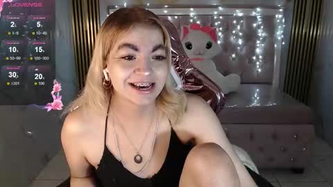 Snapshot of lili_conor_s chatting on October 1, 2025, 4:18 am Lili online show from October 1, 2025, 4:18 am