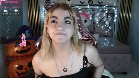 Snapshot of lili_conor_s chatting on October 8, 2025, 4:43 am Lili online show from October 8, 2025, 4:43 am