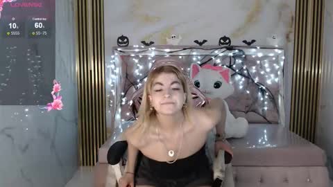 Snapshot of lili_conor_s chatting on October 15, 2025, 4:12 am Lili online show from October 15, 2025, 4:12 am