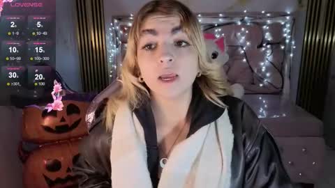 Snapshot of lili_conor_s chatting on October 19, 2025, 3:40 am Lili online show from October 19, 2025, 3:40 am