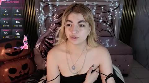 Snapshot of lili_conor_s chatting on October 22, 2025, 3:29 am Lili online show from October 22, 2025, 3:29 am