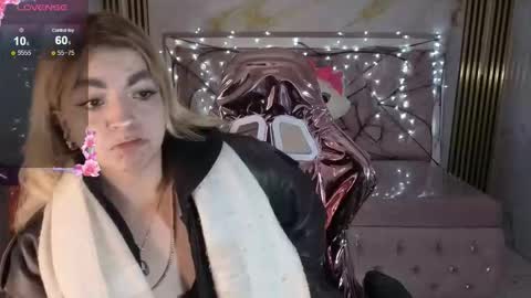 Snapshot of lili_conor_s chatting on October 23, 2025, 3:28 am Lili online show from October 23, 2025, 3:28 am