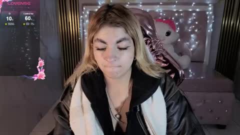 Snapshot of lili_conor_s chatting on November 2, 2025, 3:42 am Lili online show from November 2, 2025, 3:42 am