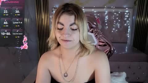 Snapshot of lili_conor_s chatting on November 11, 2025, 3:28 am Lili online show from November 11, 2025, 3:28 am