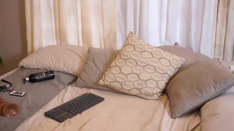 Lili  online show from March 6, 2026, 12:56 pm