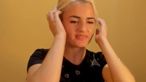 Lili online show from March 5, 2026, 6:37 pm