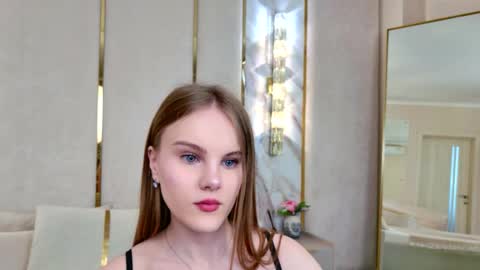 lili_lohan online show from May 25, 2026, 5:02 am