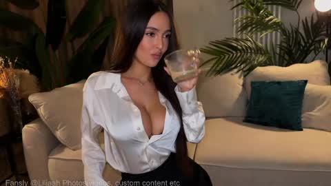 Snapshot of liliaah chatting on June 8, 2026, 11:16 pm Lili Nude ONLY Ticket or Fansly online show from June 8, 2026, 11:16 pm