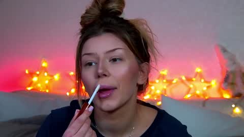 Mia online show from December 27, 2024, 6:57 am