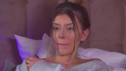 Mia online show from February 25, 2025, 9:53 am