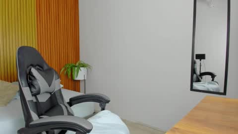 Snapshot of liliand_ chatting on November 7, 2025, 2:11 am L I L I online show from November 7, 2025, 2:11 am