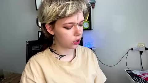 Lilian online show from March 24, 2026, 7:24 am