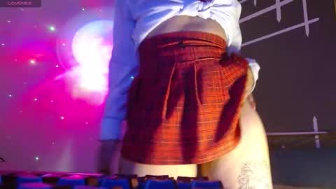 Simone 3 online show from October 14, 2025, 7:36 pm