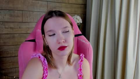 LiliLinn online show from December 20, 2025, 5:25 am