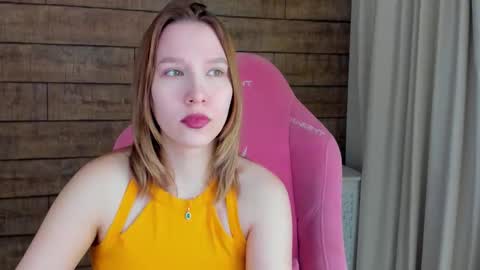 LiliLinn online show from March 10, 2026, 5:01 am