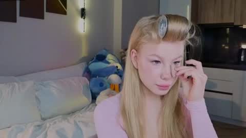 lililok101 online show from March 31, 2026, 2:13 am