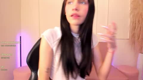 Snapshot of lilily_lv chatting on November 21, 2025, 12:15 pm Lilly online show from November 21, 2025, 12:15 pm