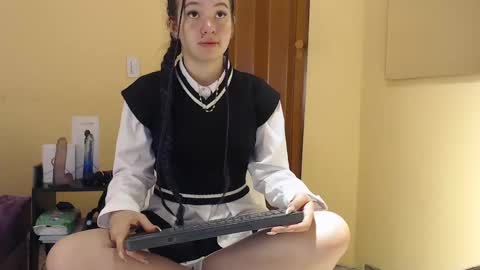 lilimini online show from October 14, 2025, 7:58 pm