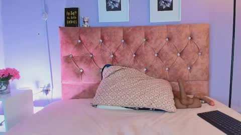 lilirousee online show from June 3, 2026, 7:08 pm