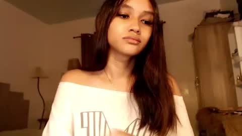 Snapshot of lilit_sensual chatting on October 23, 2025, 5:40 am Chloe online show from October 23, 2025, 5:40 am