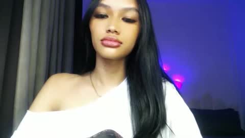 Snapshot of lilit_sensual chatting on May 2, 2026, 8:52 am Chloe online show from May 2, 2026, 8:52 am