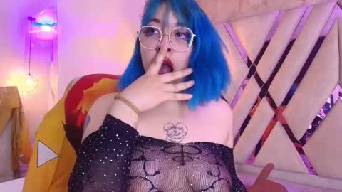 Snapshot of lilith_curvy chatting on October 4, 2025, 8:18 pm online show from October 4, 2025, 8:18 pm