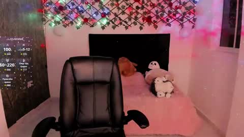 lilith_miller21 online show from September 29, 2025, 8:46 pm