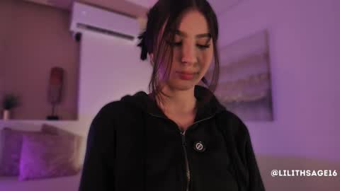 lilith_sage_ online show from November 14, 2025, 12:37 pm