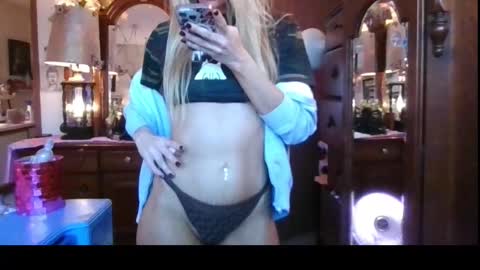 Snapshot of lilithohfish chatting on October 23, 2025, 2:05 pm Lilithohfish online show from October 23, 2025, 2:05 pm