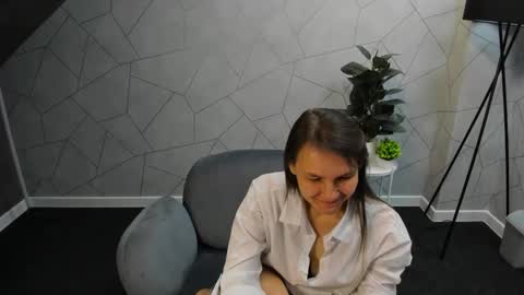 lillian_white1 online show from December 6, 2024, 10:27 am