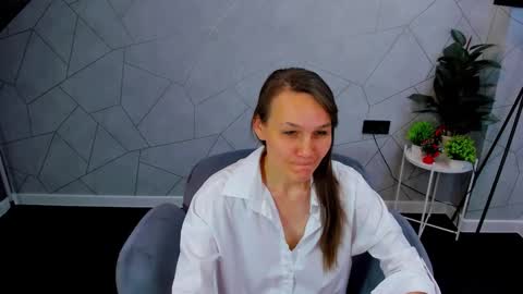 lillian_white1 online show from December 18, 2024, 8:31 am