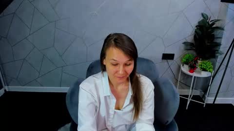 lillian_white1 online show from December 18, 2024, 11:34 am