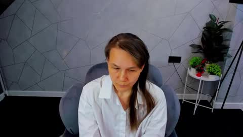 lillian_white1 online show from December 19, 2024, 7:18 am