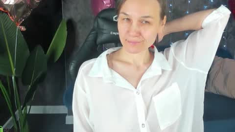 lillian_white1 online show from February 27, 2026, 1:05 am
