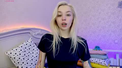 Snapshot of lillimooore chatting on January 23, 2025, 11:58 pm LilliMoore online show from January 23, 2025, 11:58 pm