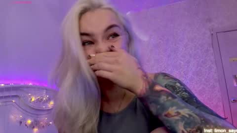 Snapshot of lillimooore chatting on September 25, 2025, 2:04 am LilliMoore online show from September 25, 2025, 2:04 am