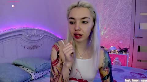 Snapshot of lillimooore chatting on November 3, 2025, 11:04 pm LilliMoore online show from November 3, 2025, 11:04 pm