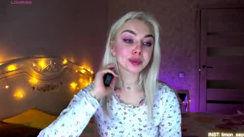 LilliMoore online show from March 29, 2026, 12:10 am