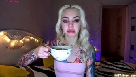 Snapshot of lillimooore chatting on June 27, 2026, 11:21 pm LilliMoore online show from June 27, 2026, 11:21 pm