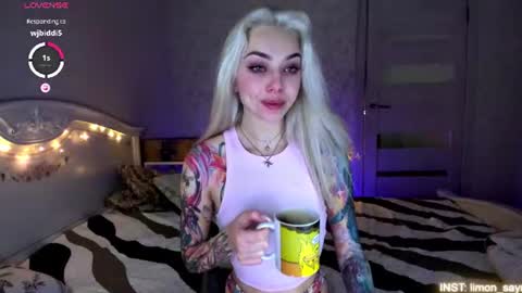 Snapshot of lillimooore chatting on July 19, 2026, 12:03 am LilliMoore online show from July 19, 2026, 12:03 am