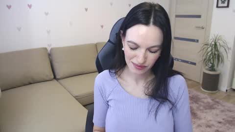 lilliyves online show from April 6, 2026, 11:11 am