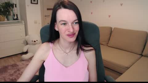 lilliyves online show from July 18, 2026, 10:13 pm