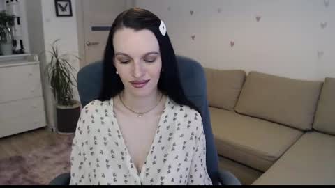 lilliyves online show from July 20, 2026, 4:53 pm