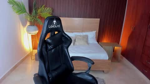 L I L L Y online show from February 6, 2025, 11:26 pm