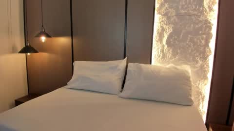 L I L L Y online show from September 10, 2025, 12:38 pm