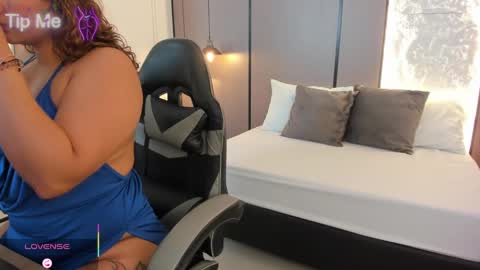 L I L L Y online show from October 6, 2025, 12:35 pm