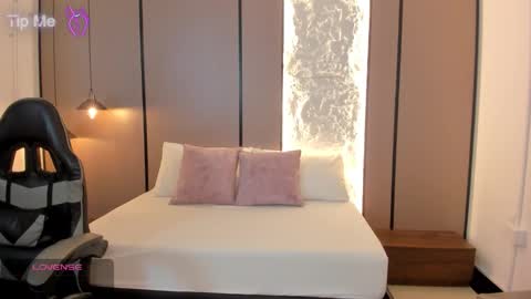 L I L L Y online show from January 15, 2026, 12:10 pm