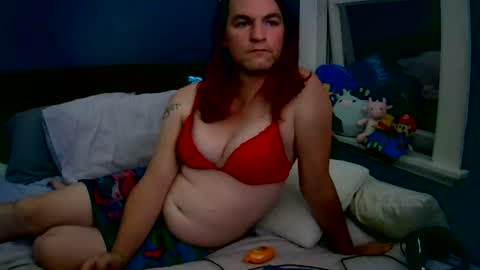 Snapshot of lilly_bay chatting on June 12, 2026, 7:18 am Lilly online show from June 12, 2026, 7:18 am