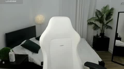 Snapshot of lilly_colins chatting on December 24, 2024, 7:22 pm Lilly Colins online show from December 24, 2024, 7:22 pm